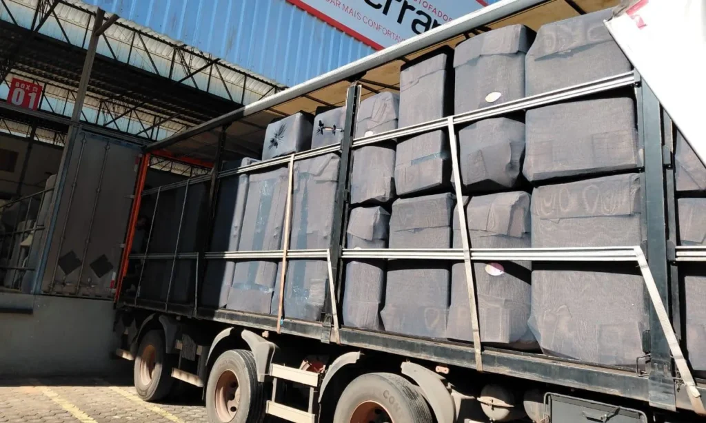 Carga consolidada LTL em depósito