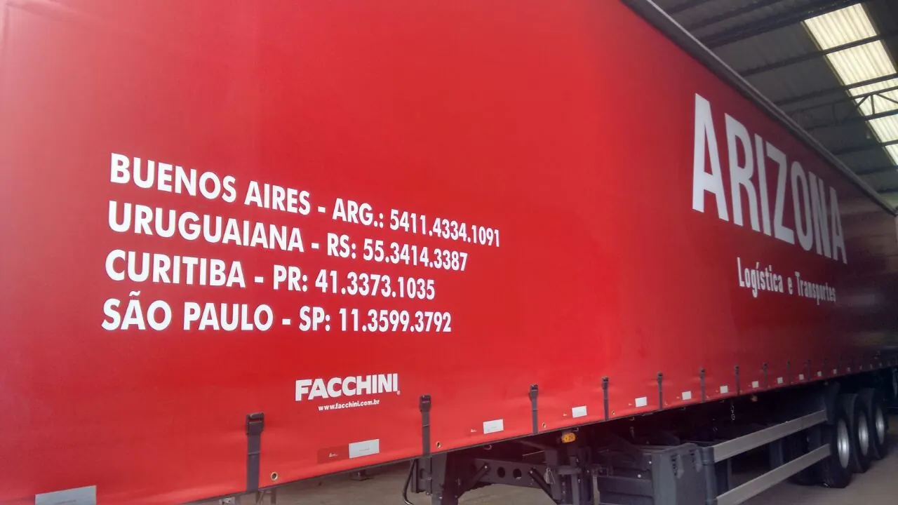 Semirremolque de Arizona con las oficinas Buenos Aires, Uruguaiana, Curitiba y São Paulo